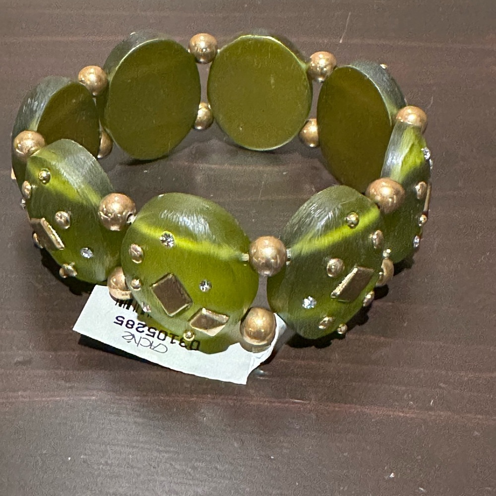 BNWT 3 piece Cache costume jewelry set in green and gold - Picture 3 of 6